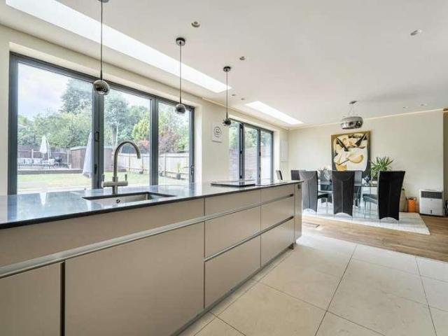 5 bed house for sale