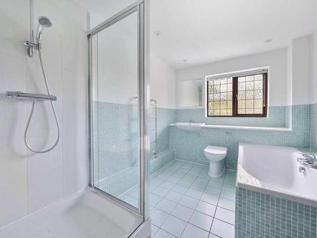 5 bed house for sale