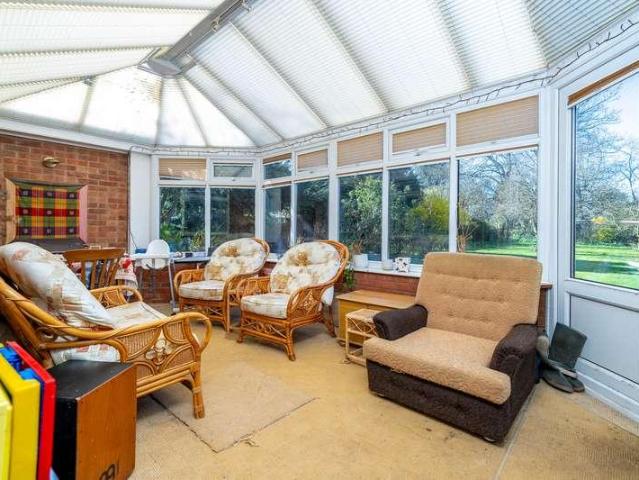 5 bed house for sale