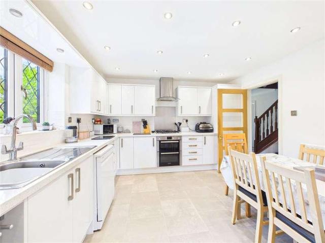 5 bed house for sale