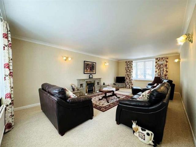 5 bed house for sale