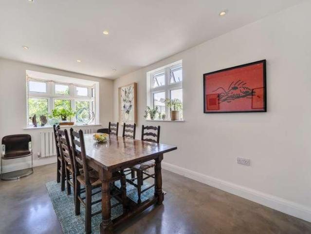 5 bed house for sale