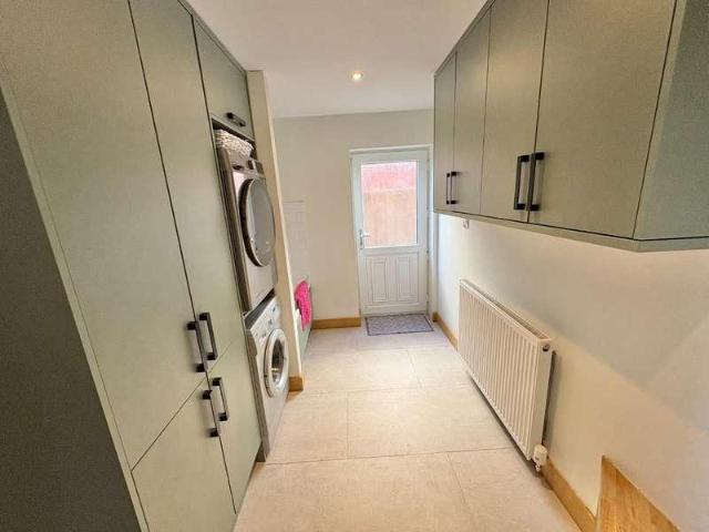 5 bed house for sale