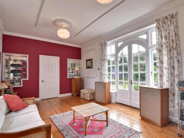 5 bed house for sale