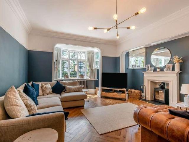 5 bed house for sale