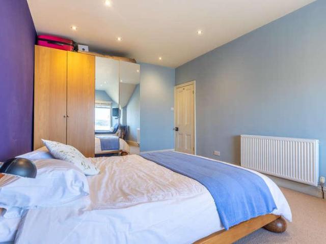 5 bed house for sale