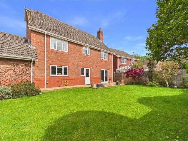 5 bed house for sale