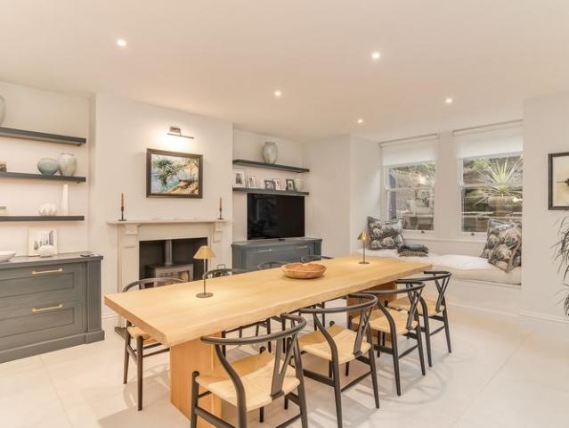 5 bed house for sale