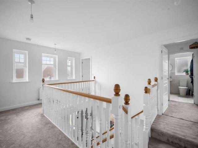 5 bed house for sale