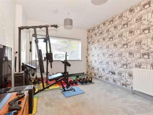 5 bed house for sale