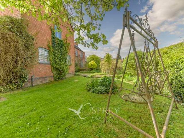 5 bed house for sale