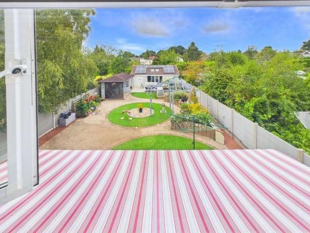 5 bed house for sale