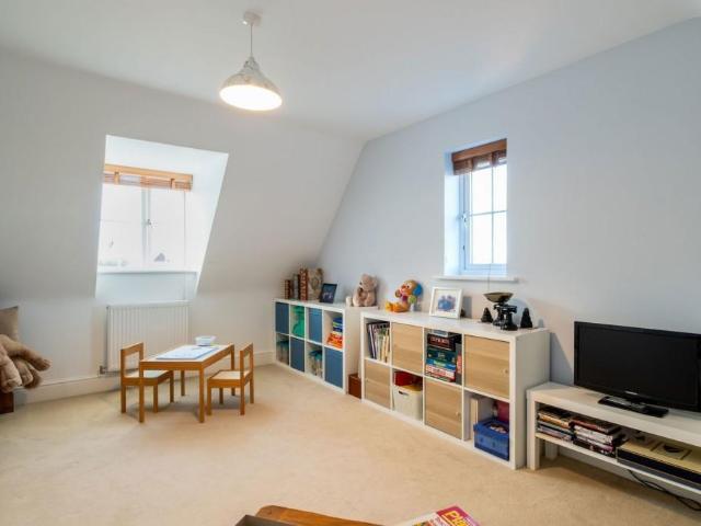 5 bed house for sale