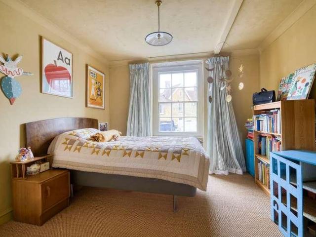5 bed house for sale