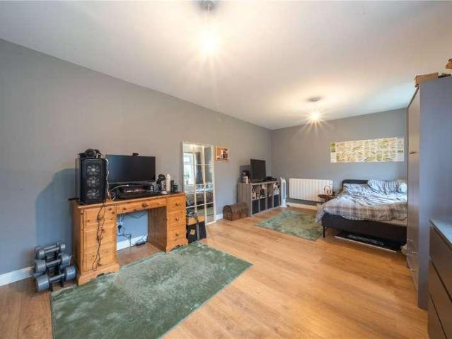 5 bed house for sale