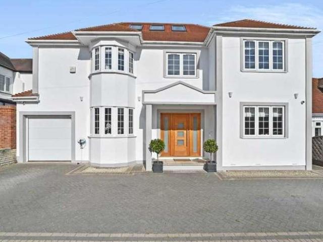 5 bed house for sale