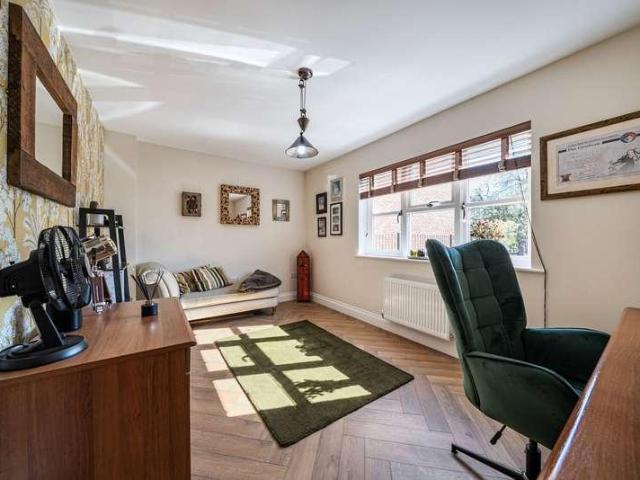 5 bed house for sale