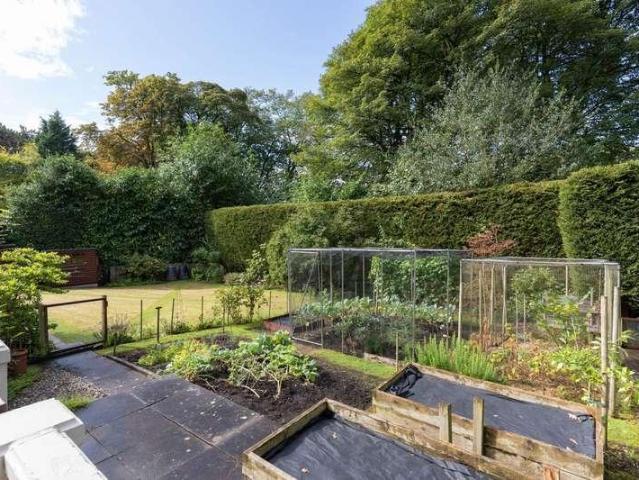 5 bed house for sale