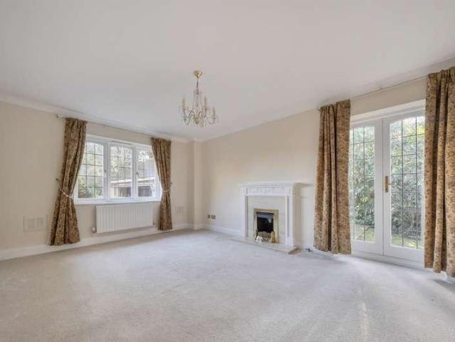 5 bed house for sale