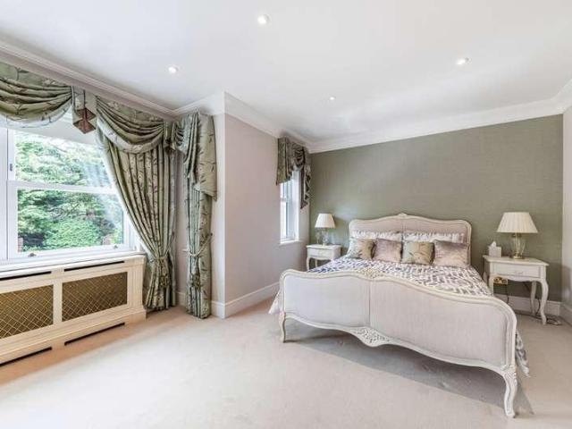 5 bed house for sale
