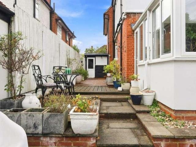 5 bed house for sale
