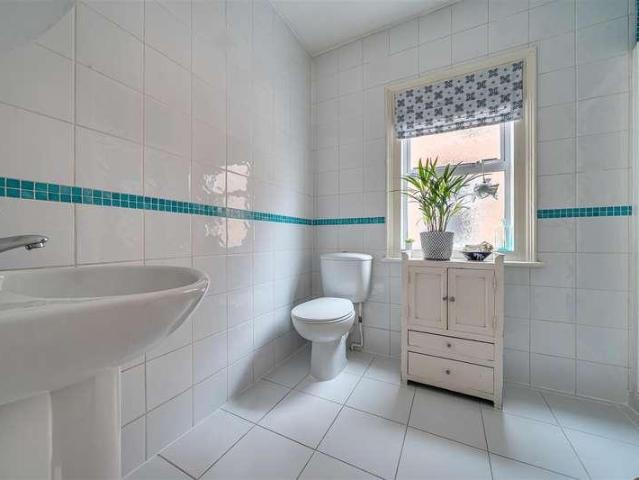 5 bed house for sale