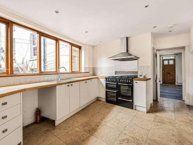 5 bed house for sale
