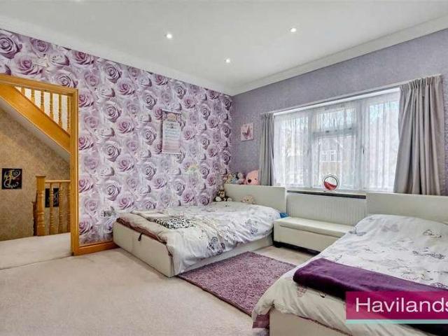5 bed house for sale