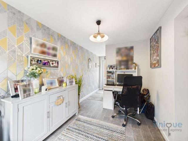 5 bed house for sale