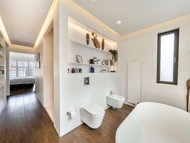 5 bed house for sale