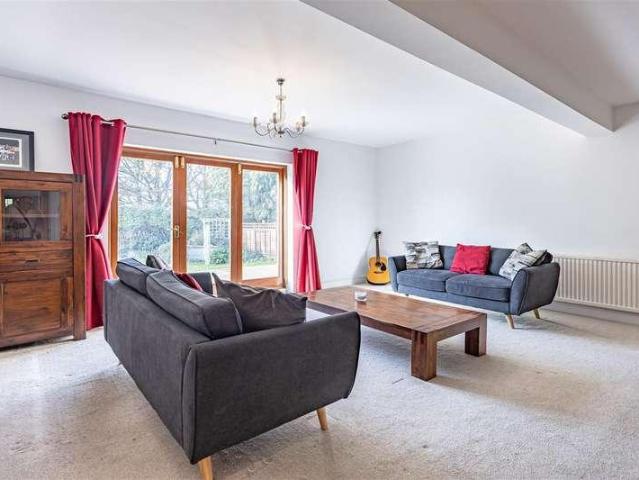 5 bed house for sale