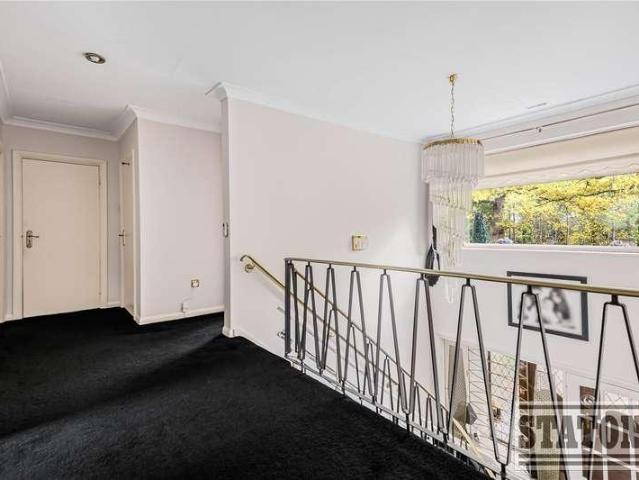 5 bed house for sale