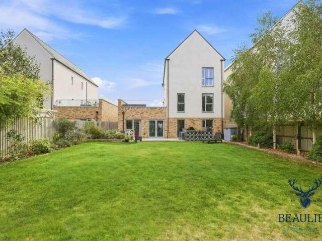 5 bed house for sale