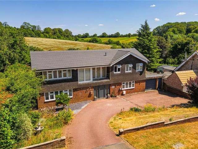 5 bed house for sale