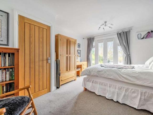 5 bed house for sale