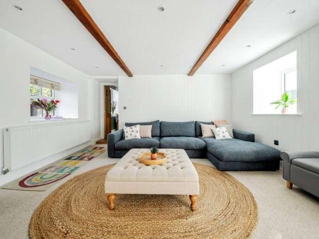 5 bed house for sale