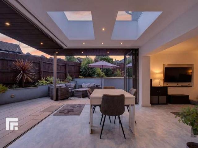 5 bed house for sale