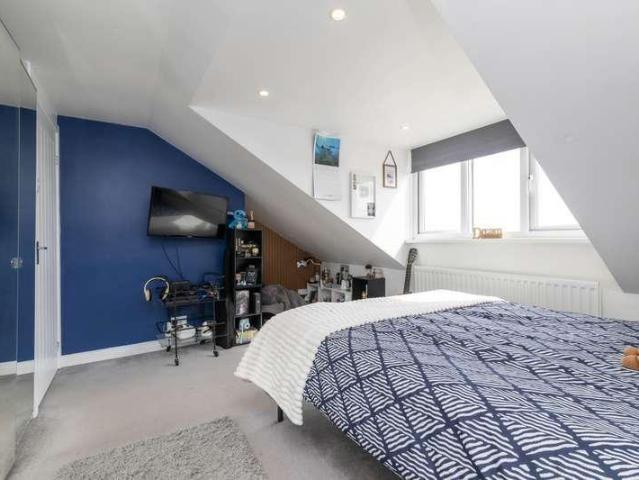 5 bed house for sale