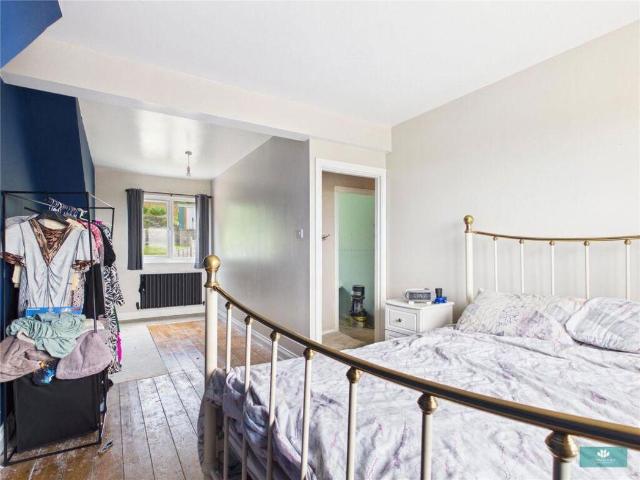 5 bed house for sale