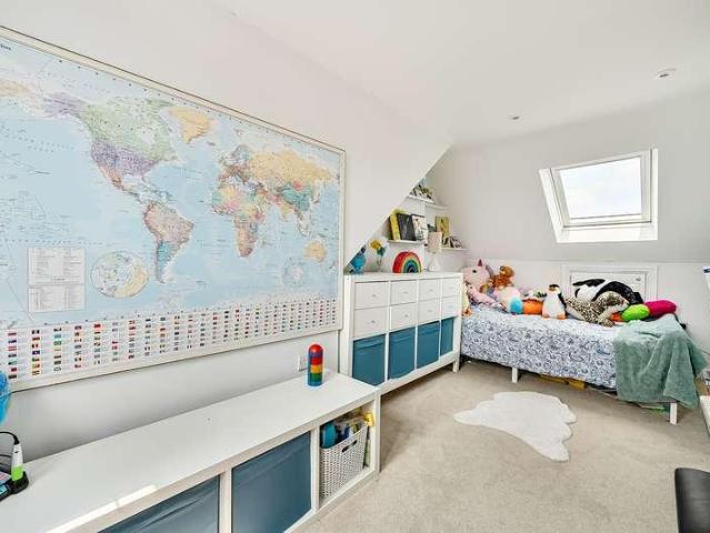 5 bed house for sale