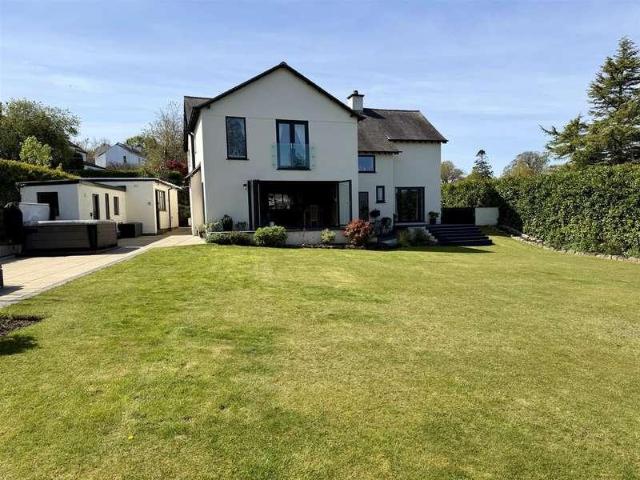 5 bed house for sale