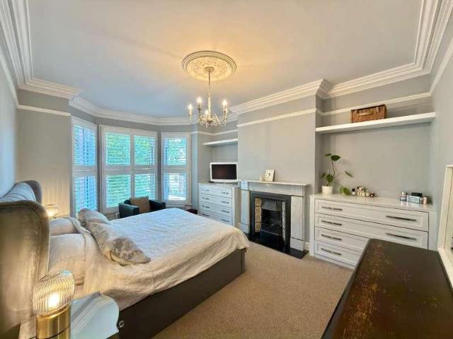 5 bed house for sale