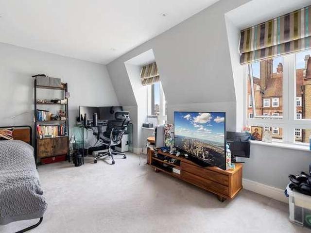 5 bed house for sale