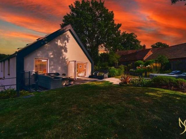 5 bed house for sale