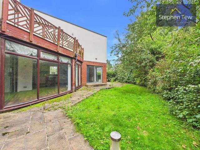 5 bed house for sale