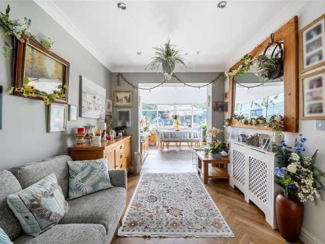 5 bed house for sale