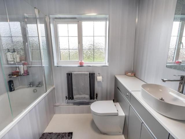 5 bed house for sale