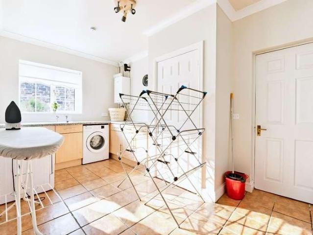 5 bed house for sale