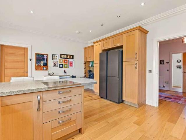 5 bed house for sale