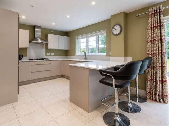5 bed house for sale